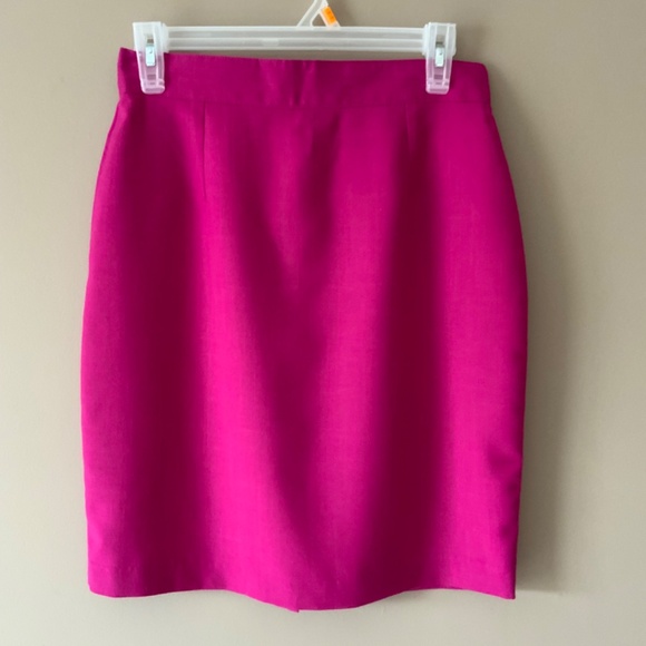 Ladies skirt - Picture 2 of 5